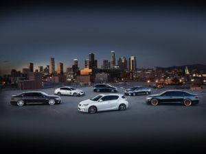 На тюнинг-шоу SEMA Lexus покажет линейку "заряженных" гибридов