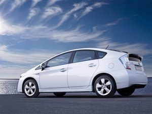 Toyota отзовет 650 тысяч "Приусов" для ремонта системы охлаждения