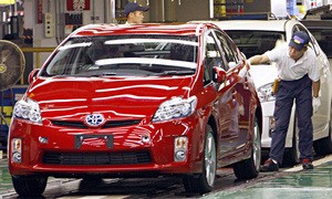 Toyota останавливает работу на 12 заводах в Японии