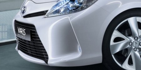 Toyota представила тизер гибридного Yaris