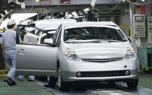 Сборка Toyota Prius возобновится 28 марта